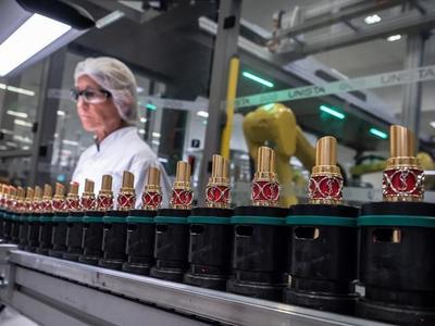 探秘巴黎網(wǎng)紅化妝品生產(chǎn)車間!這里的化妝品,深受中國女性青睞